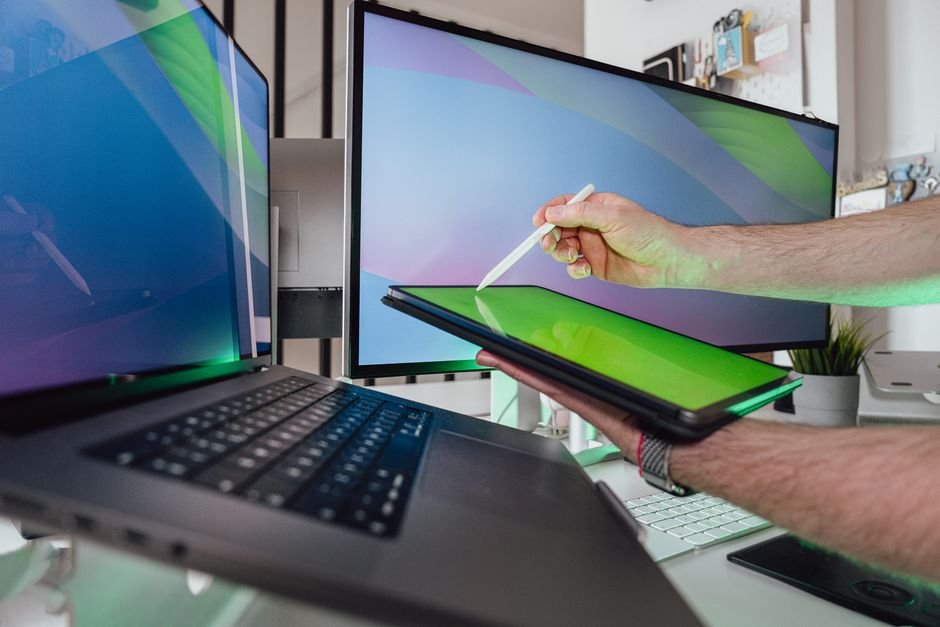 Apple Monitors 2TB - Well Maintained