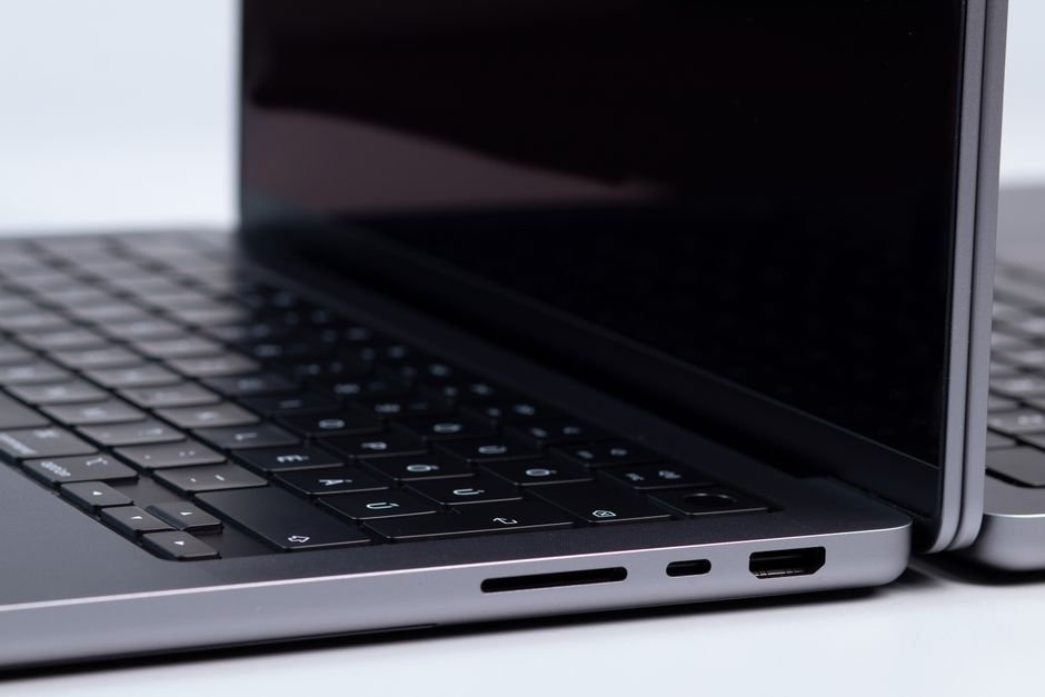 Apple MacBook Pro 14" - Apple iPhone (Good Condition)