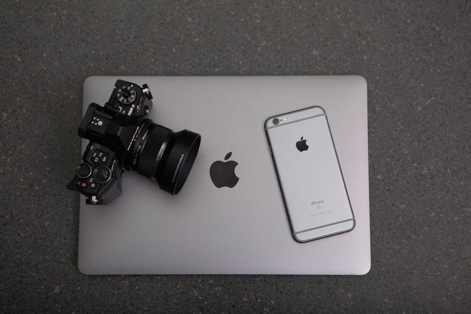 Apple MacBook Pro 14" - Apple iPhone (Good Condition)