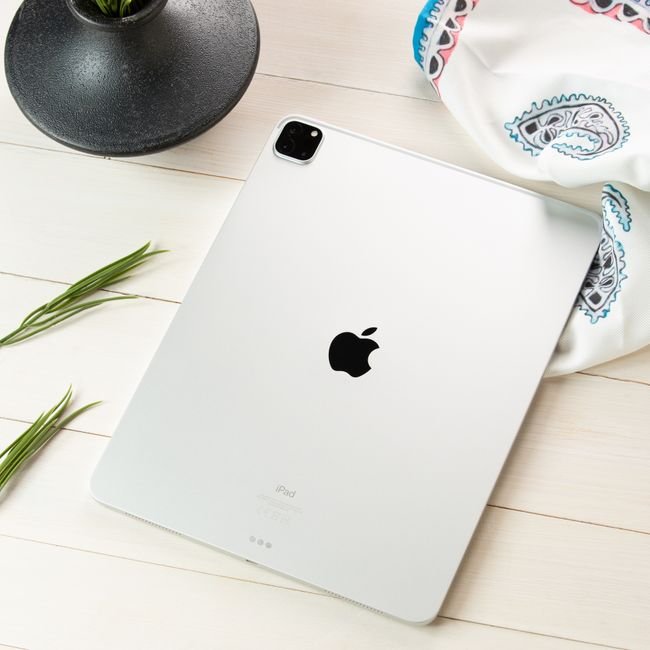 Apple iPad Pro 11" - Apple iPhone (For Parts/Repair)