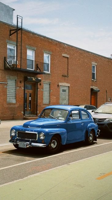 Volvo Deluxe - Sedan (For Parts/Repair)