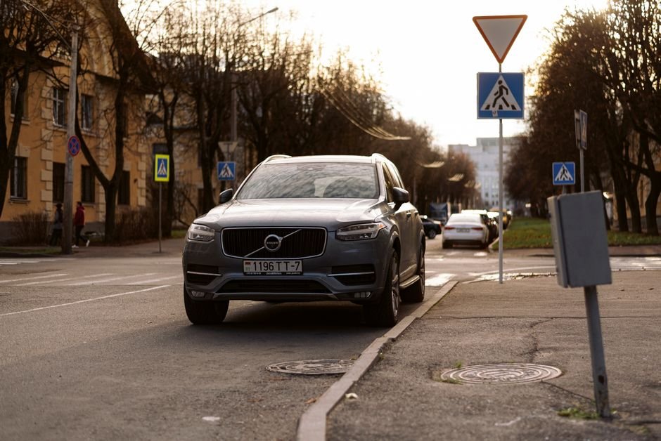 Volvo X200 - Sedan (Fair Condition)