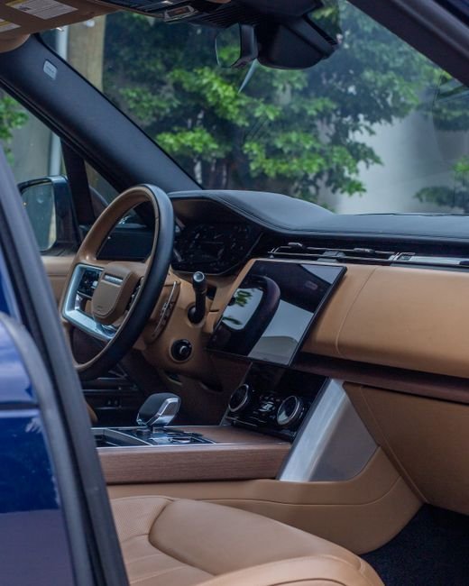 Land Rover Range Rover Sport - Sedan (Good Condition)