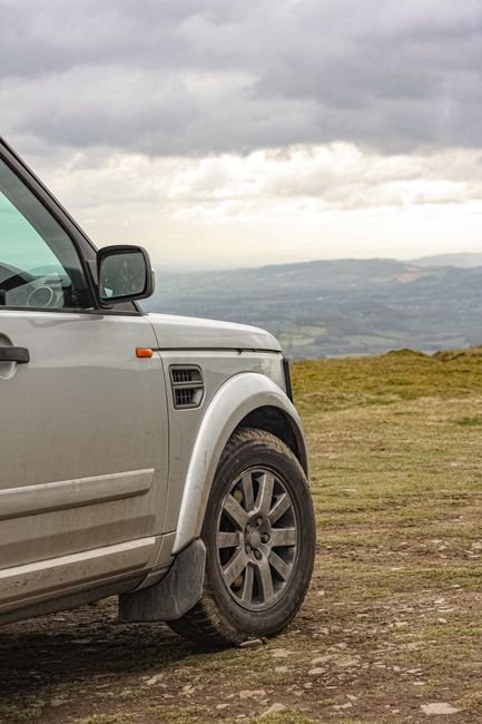 Land Rover Discovery - Sedan (Good Condition)