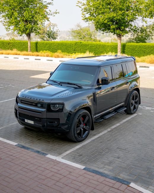 Land Rover Defender - Sedan (Good Condition)