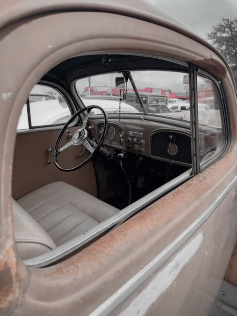 GMC Deluxe - Sedan (Fair Condition)