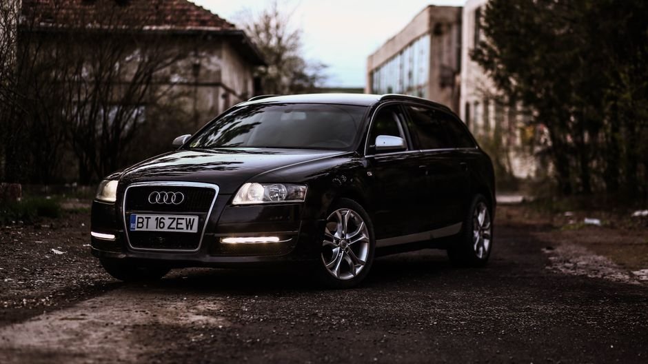 Audi Q7 - Sedan (For Parts/Repair)