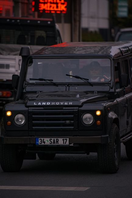 Land Rover Defender - Sedan (Good Condition)
