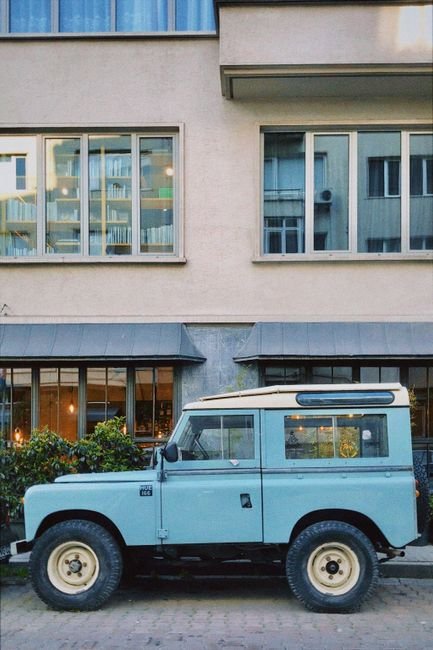 Land Rover Discovery - Sedan (Good Condition)
