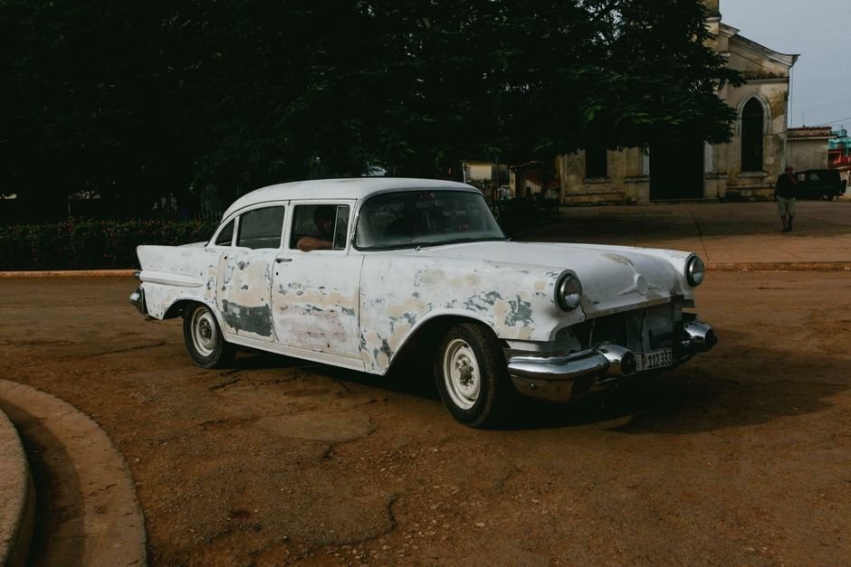 GMC Deluxe - Sedan (Fair Condition)