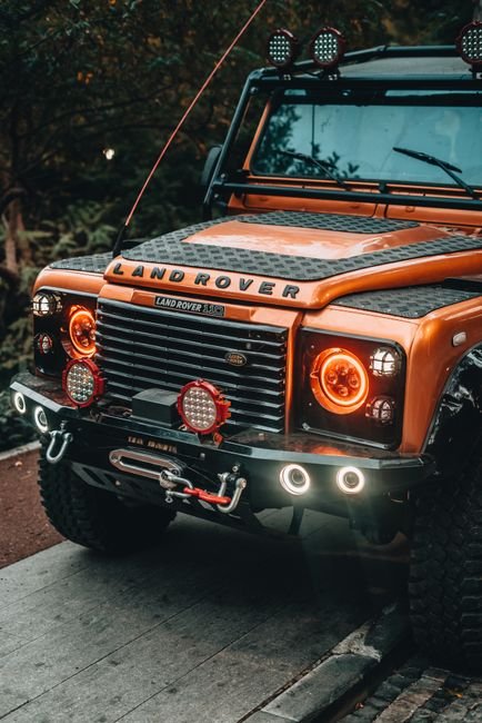 Land Rover Defender - Sedan (Good Condition)