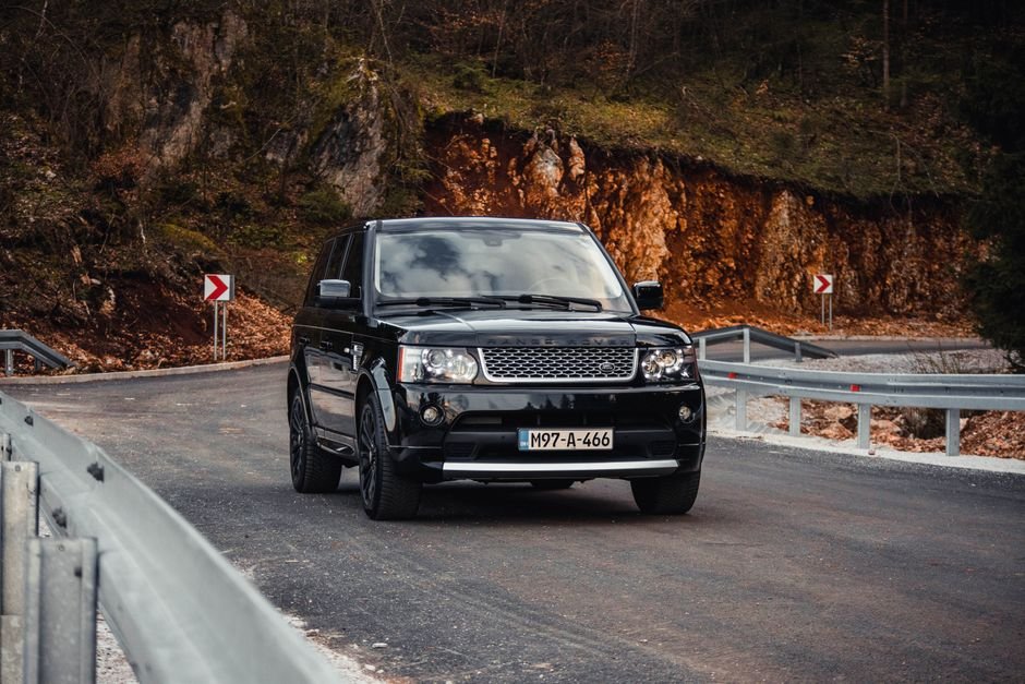 Land Rover Range Rover Sport - Sedan (Good Condition)