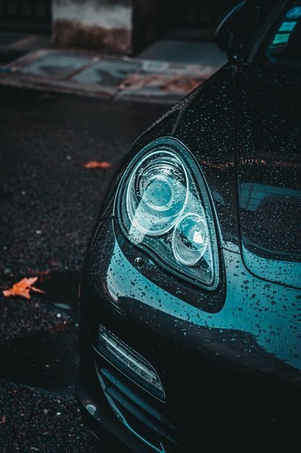 Porsche Macan - Sedan (Like New)
